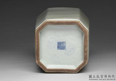 图片[3]-Octagonal vase with green glaze, Qing dynasty, Qianlong reign (1736-1795)-China Archive